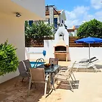 Alkioni 31 بيت للعطل باراليمني
