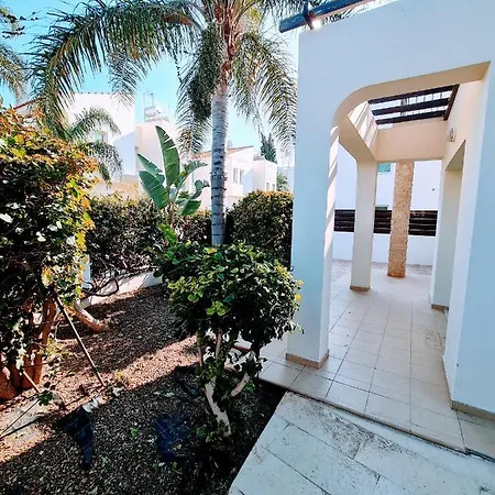 Case de vacanță Alkioni 31 With Pool And Jacuzzi Paralimni