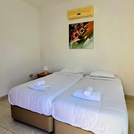 Nyaraló Alkioni 31 Paralímni