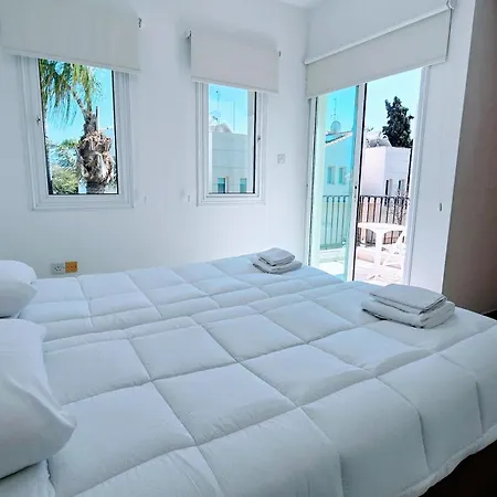 Nyaraló Alkioni 31 With Pool And Jacuzzi Paralímni
