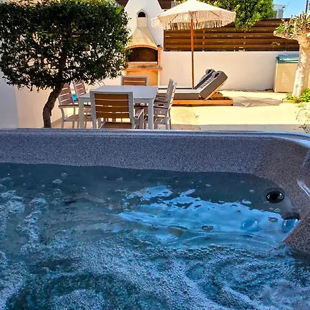Alkioni 31 With Pool And Jacuzzi Paralimni