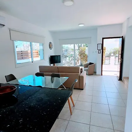 Alkioni 31 With Pool And Jacuzzi Paralímni